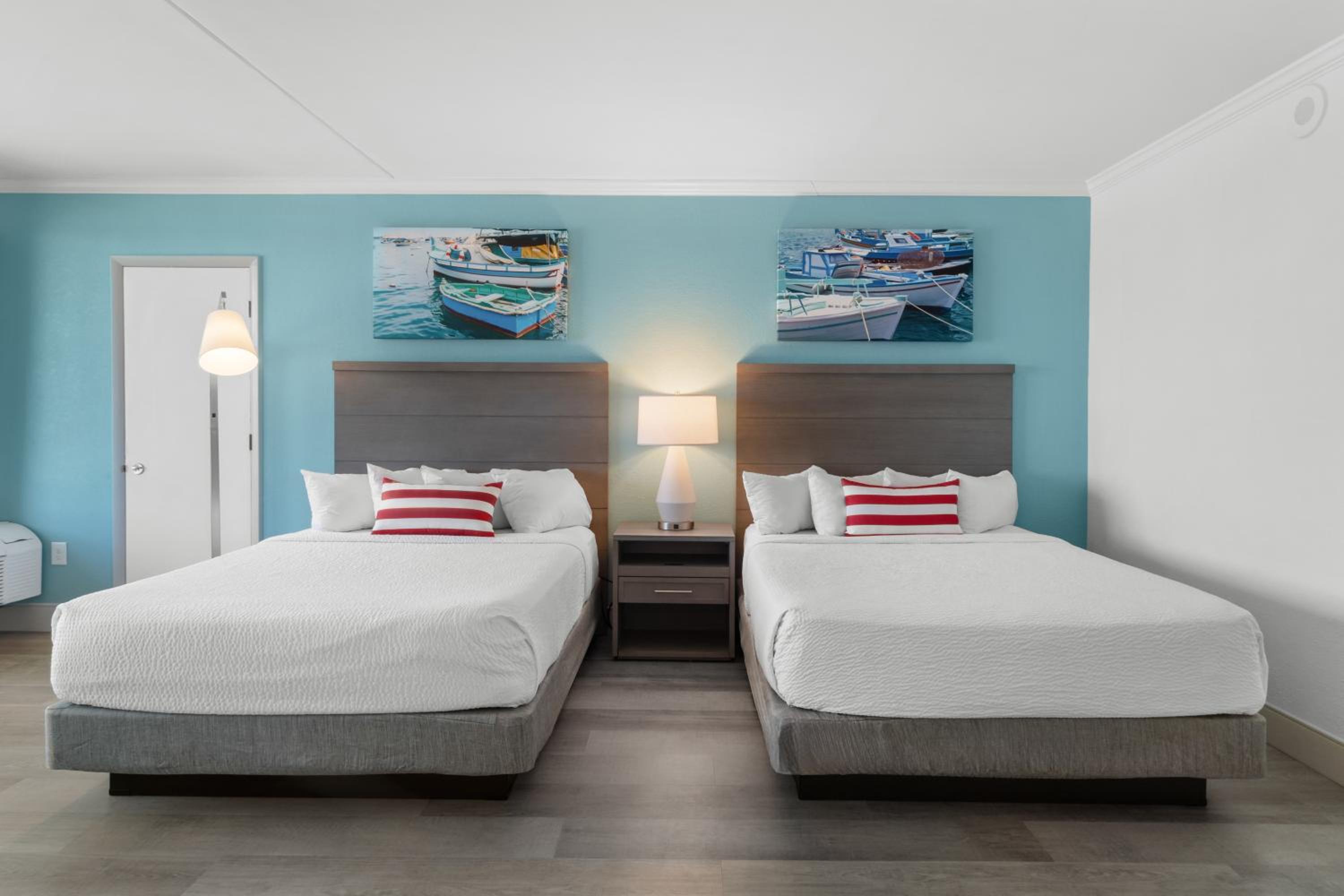 Schooner, Deluxe, Studio, Queen Bed, Ocean Front