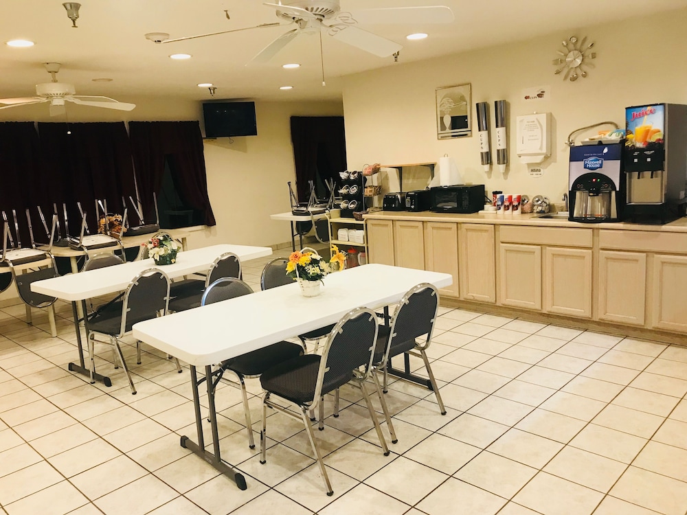 Americas Best Value Inn & Suites Pinckneyville 41/59