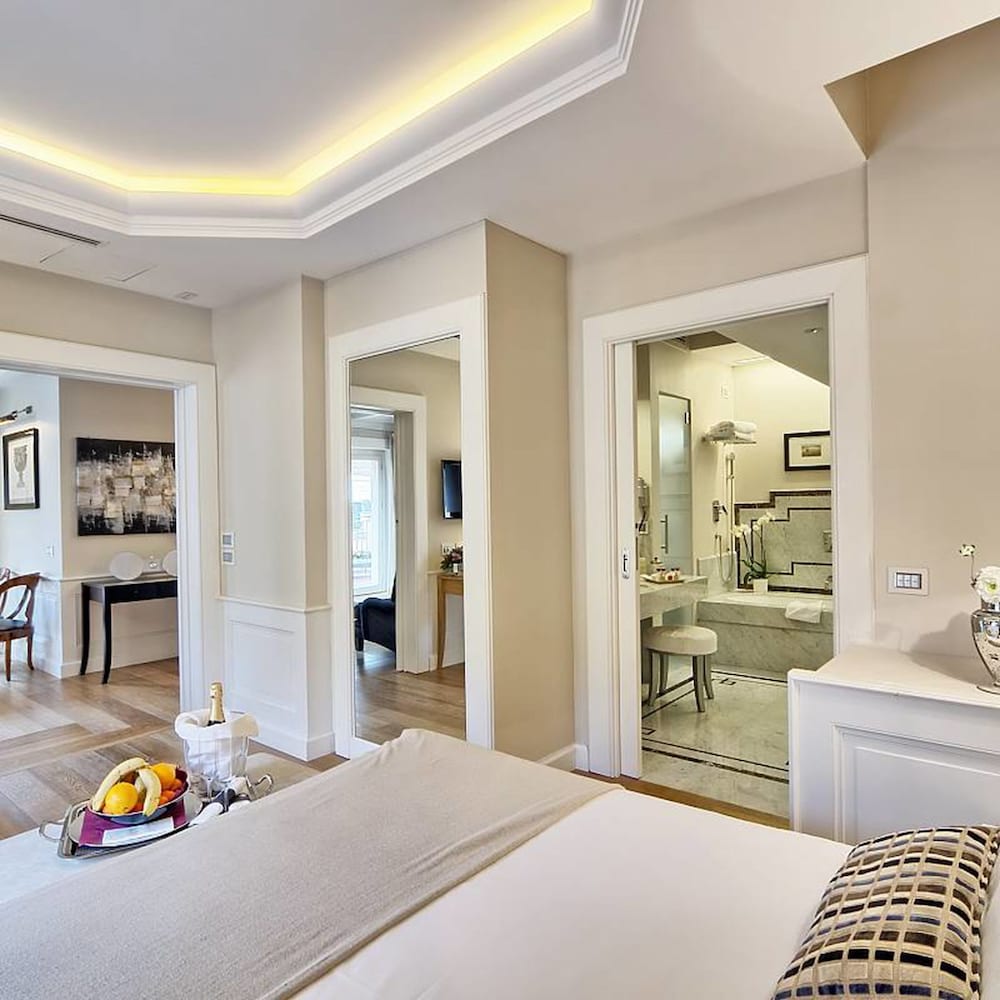 Trevi Palace Luxury Inn 8/54