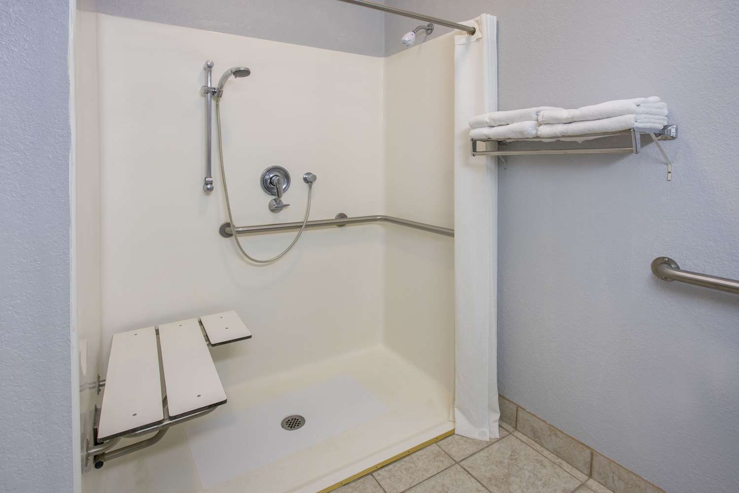 Super 8 by Wyndham Sweet Springs 10/11