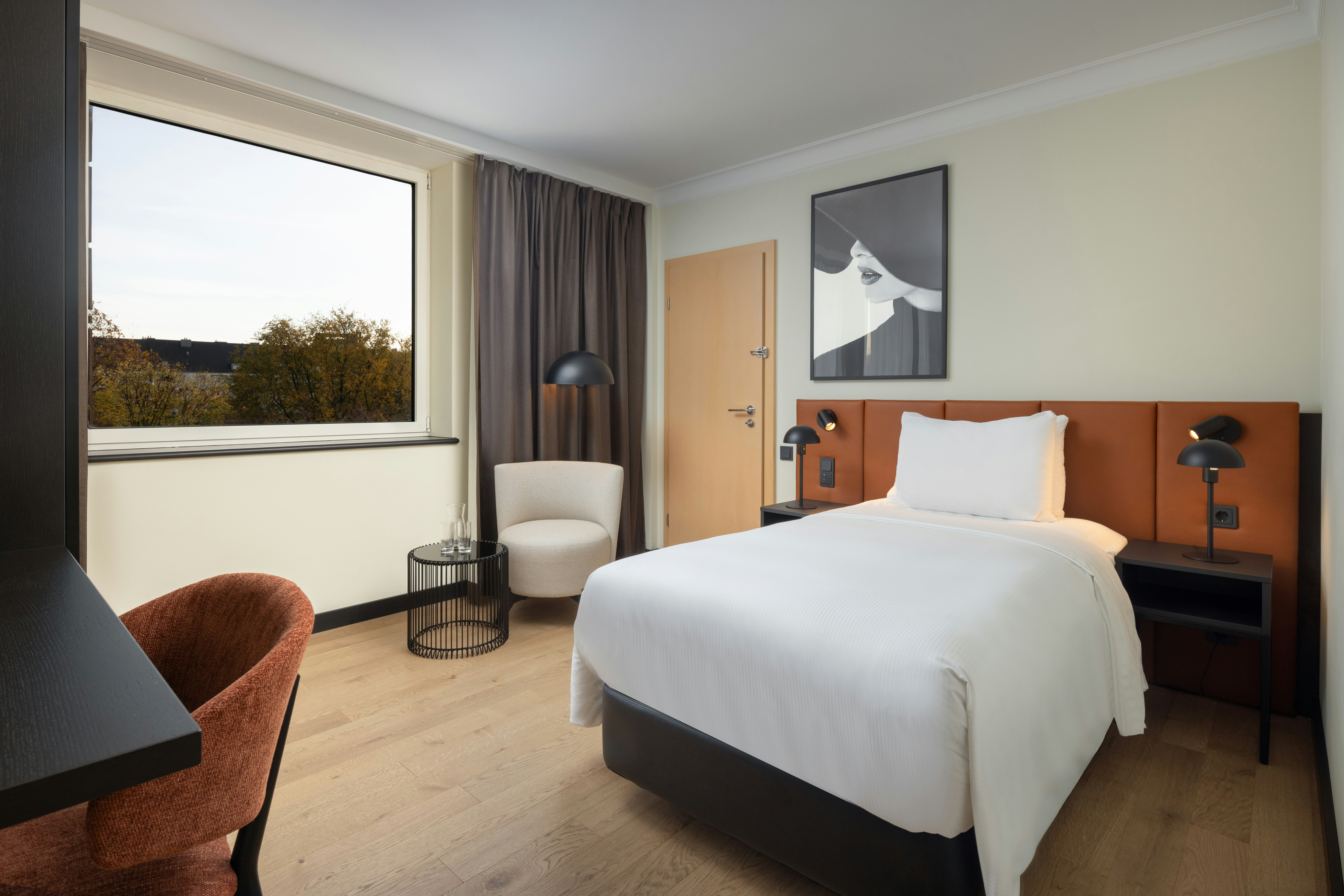 ROOM, SINGLE, ACCESSIBLE