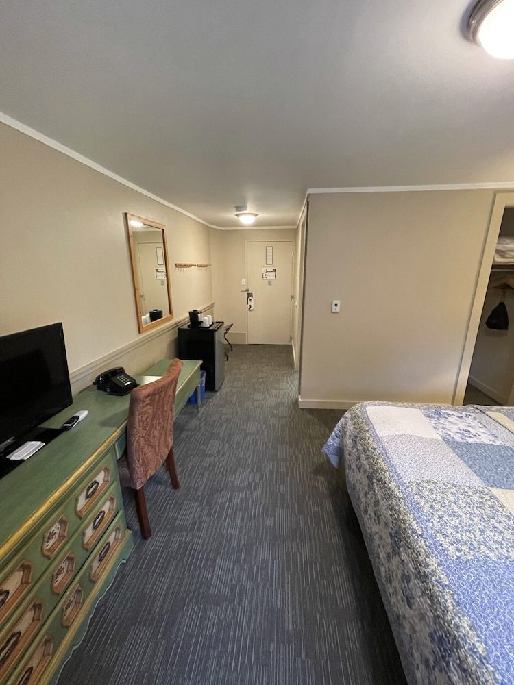 NORTHERN LIGHTS LODGE 18/70