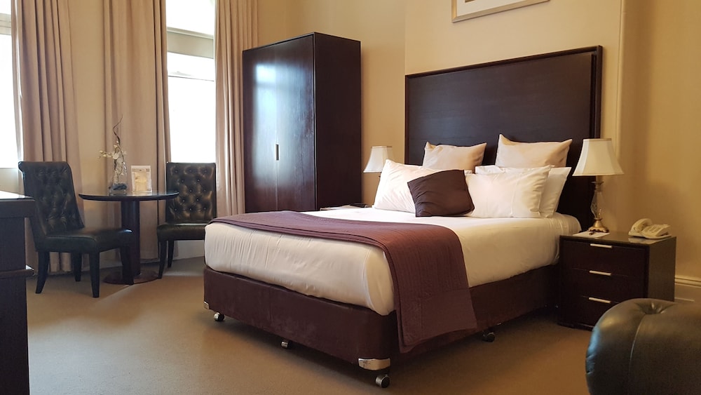 Heritage, Queen Bed