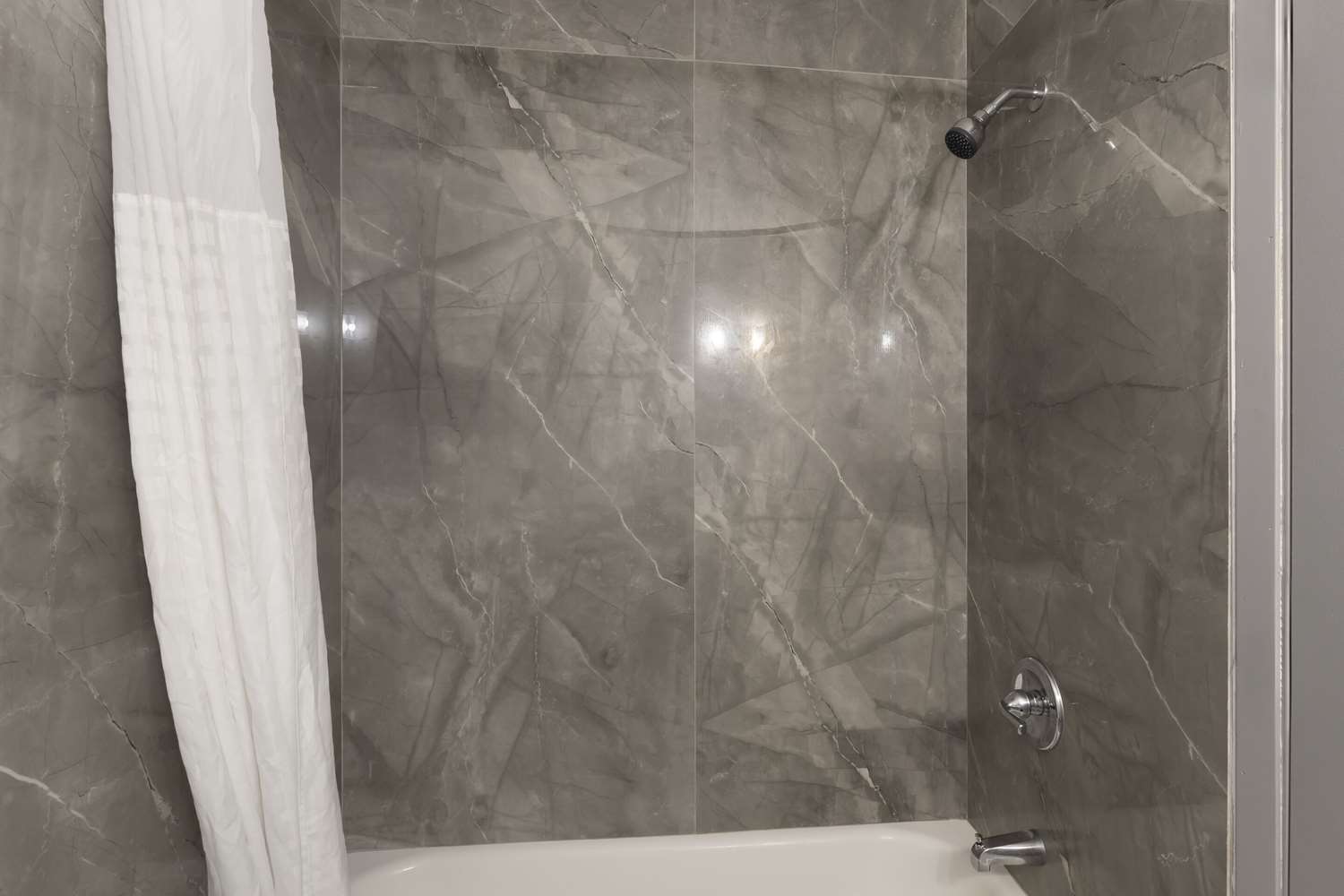 Quality Inn Newton at I-80 24/24