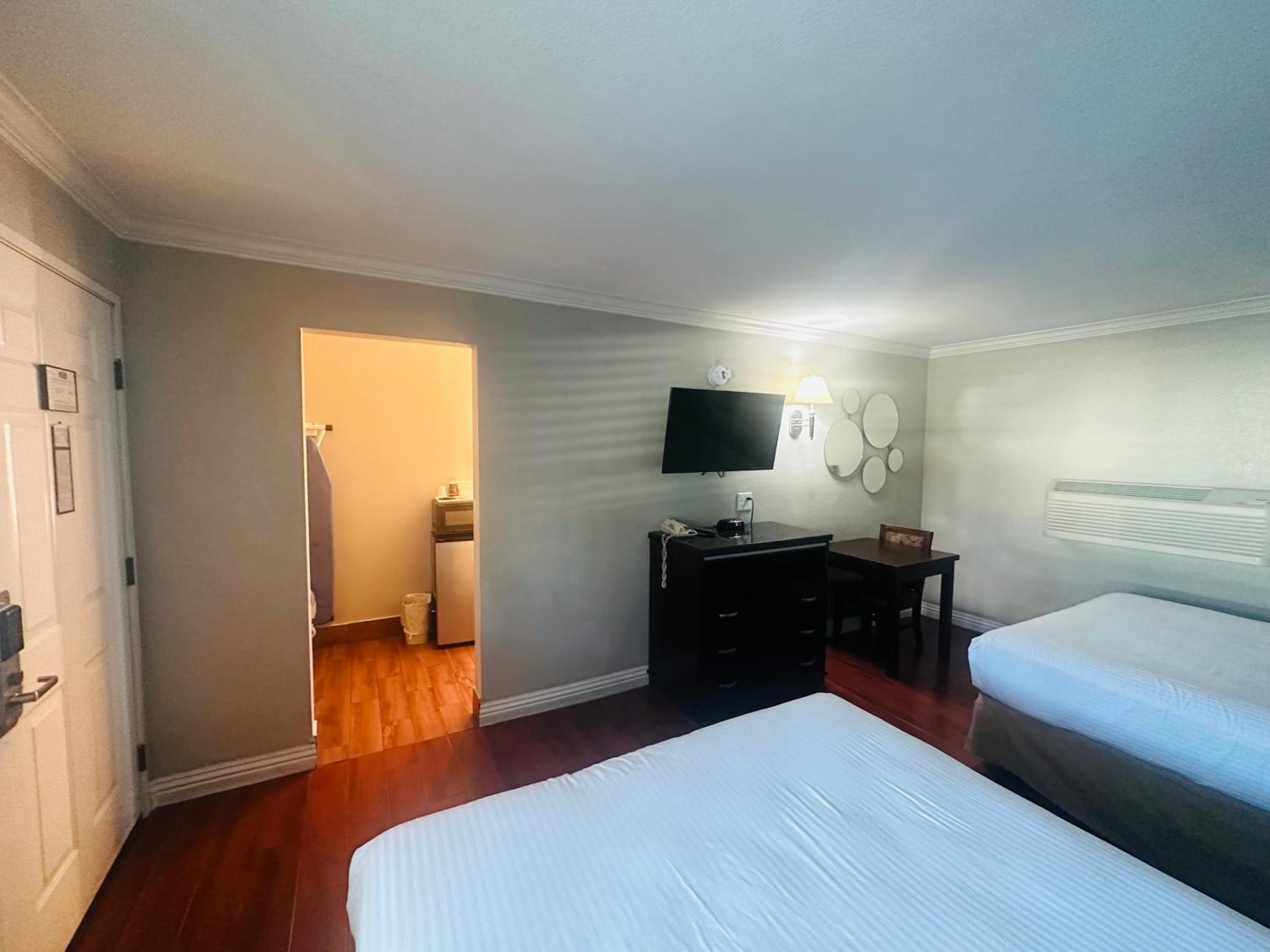 Room, 2 Queen Beds
