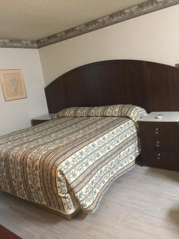 Regency Inn Norco 15/42