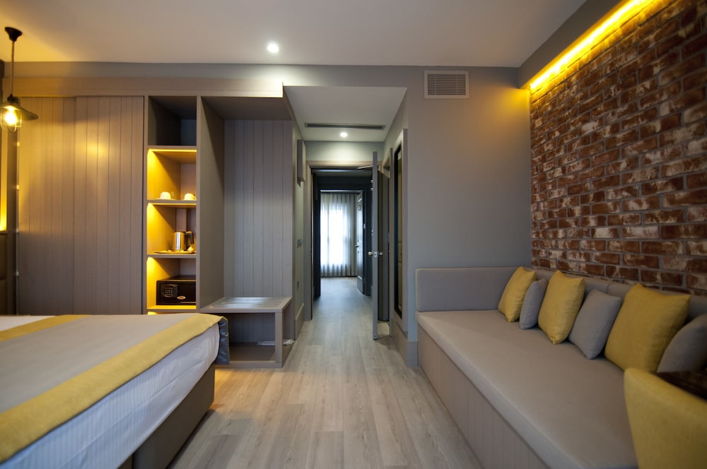 Hotel Seraglio 28/70