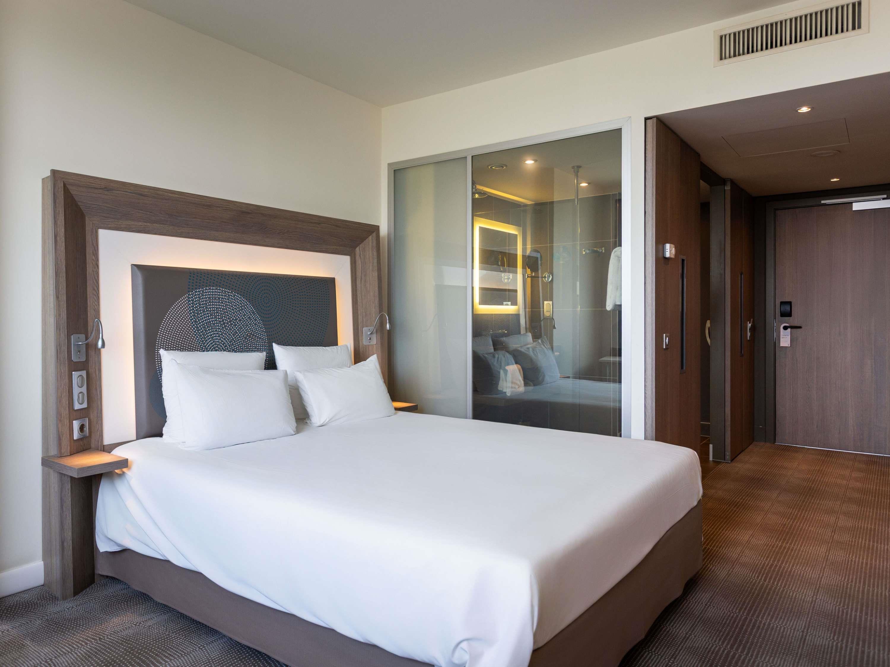 ROOM, MOUNTAIN VIEW, SOFA