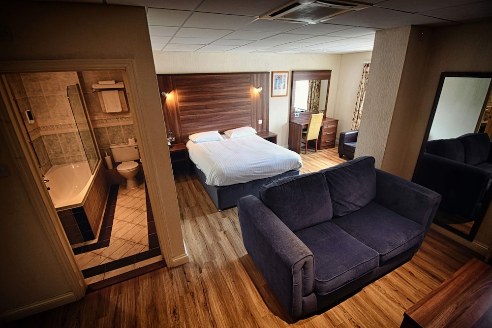 Oliver Cromwell Hotel 15/50