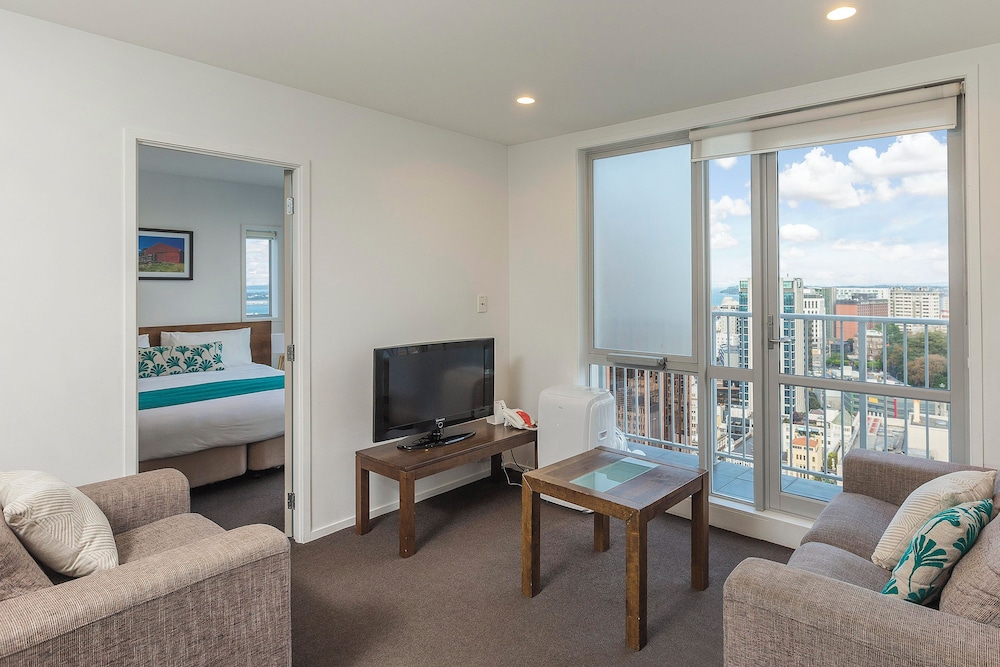 Barclay Suites 39/61