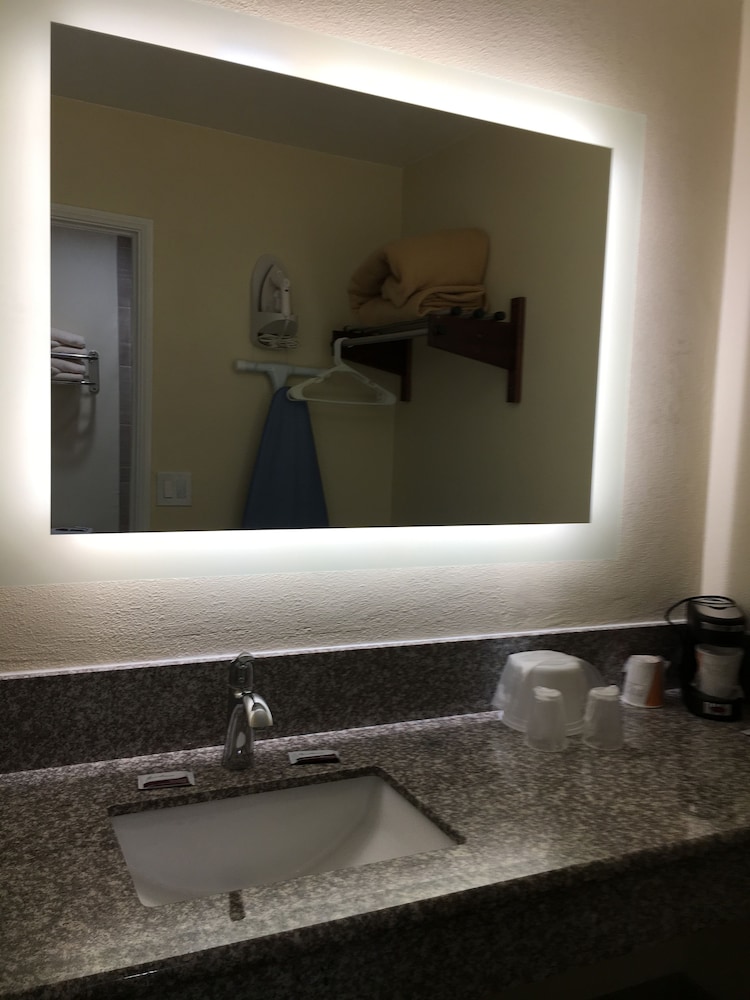 Colton Inn 16/26