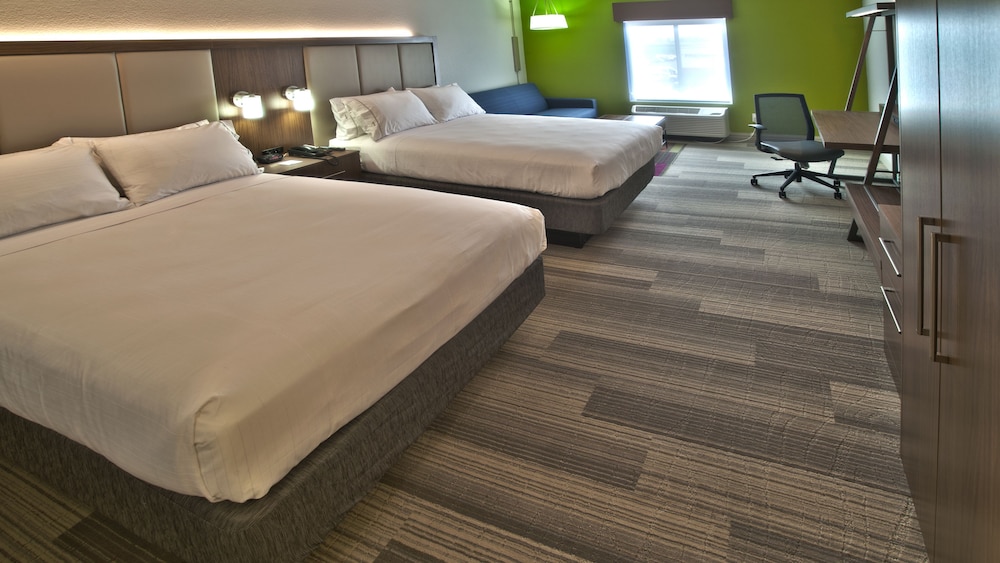 Holiday Inn Express Suites Evansville North 11/31