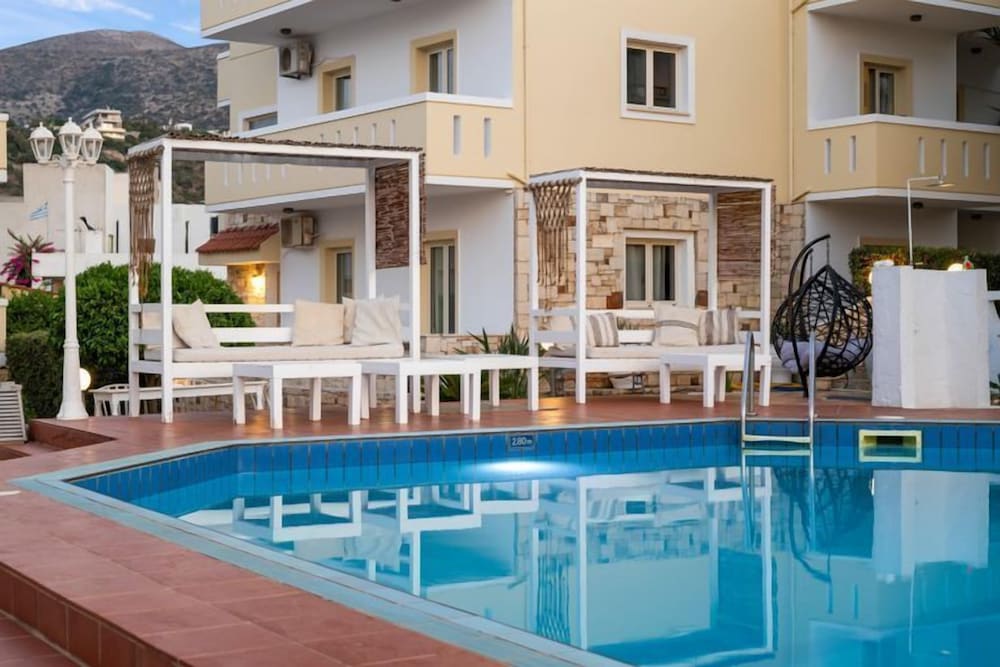 Nikos Apartments 9/76