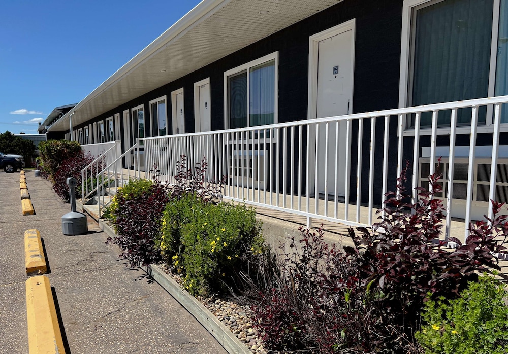 Coast Swift Current Hotel 63/65
