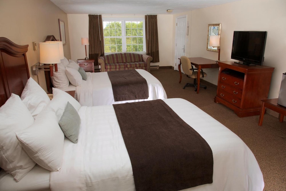 Holiday Hill Inn & Suites 36/61