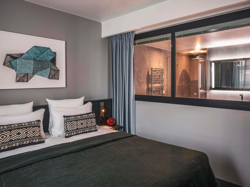 BIVOUAC, SUITE, KING BED, SOFA