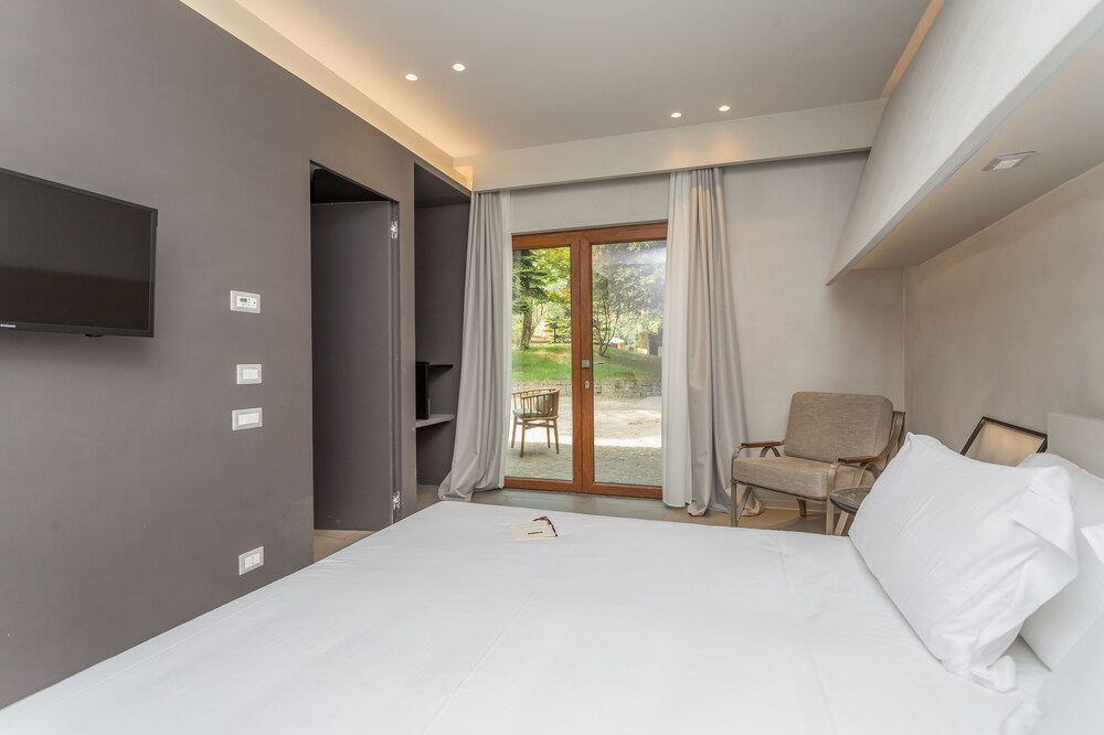 1 BEDROOM, APARTMENT, GARDEN VIEW