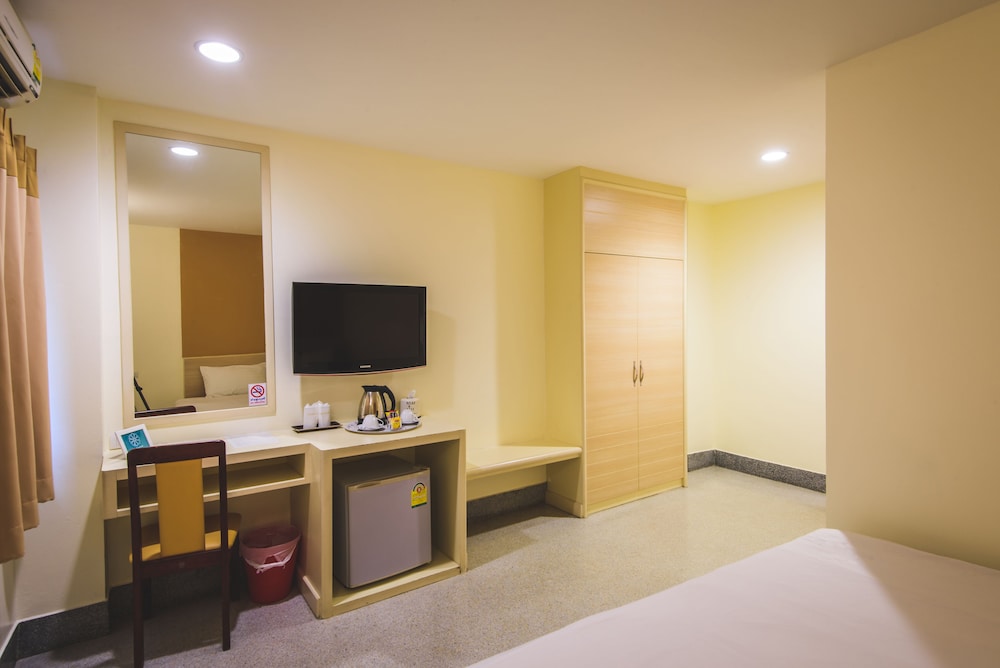 Newsuanmali Hotel 35/41