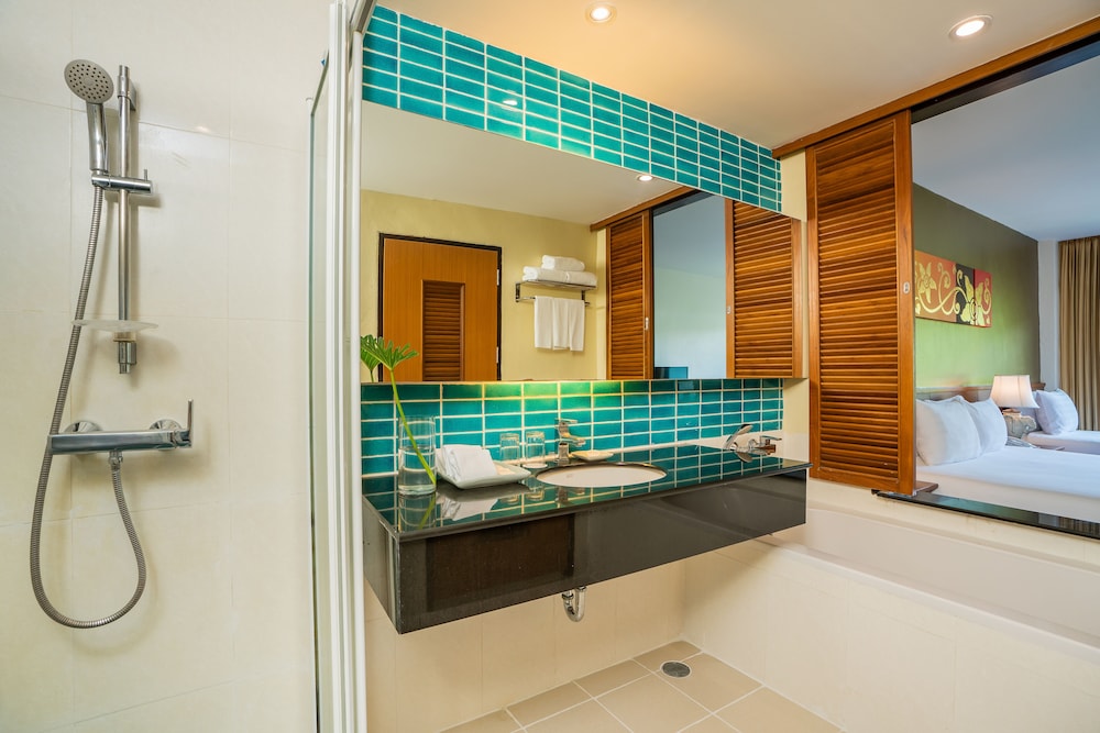Naithonburi Beach Resort 41/43