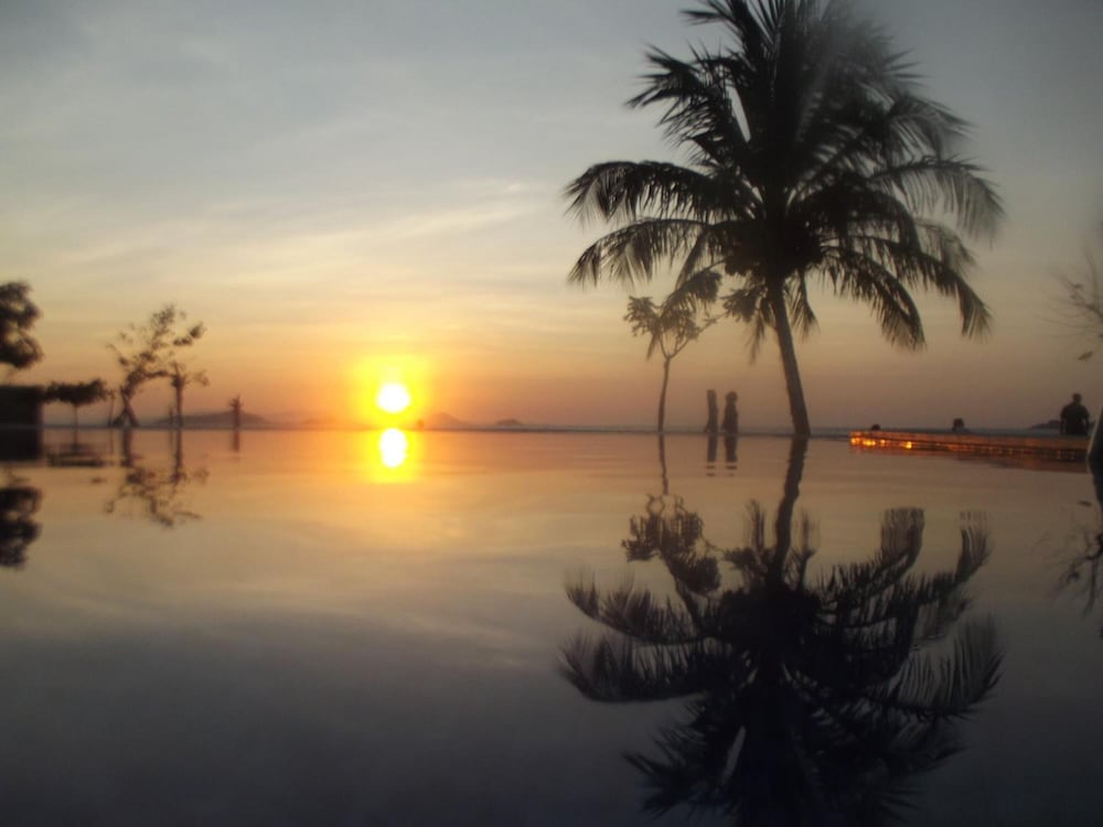 Luwansa Beach Resort 18/38