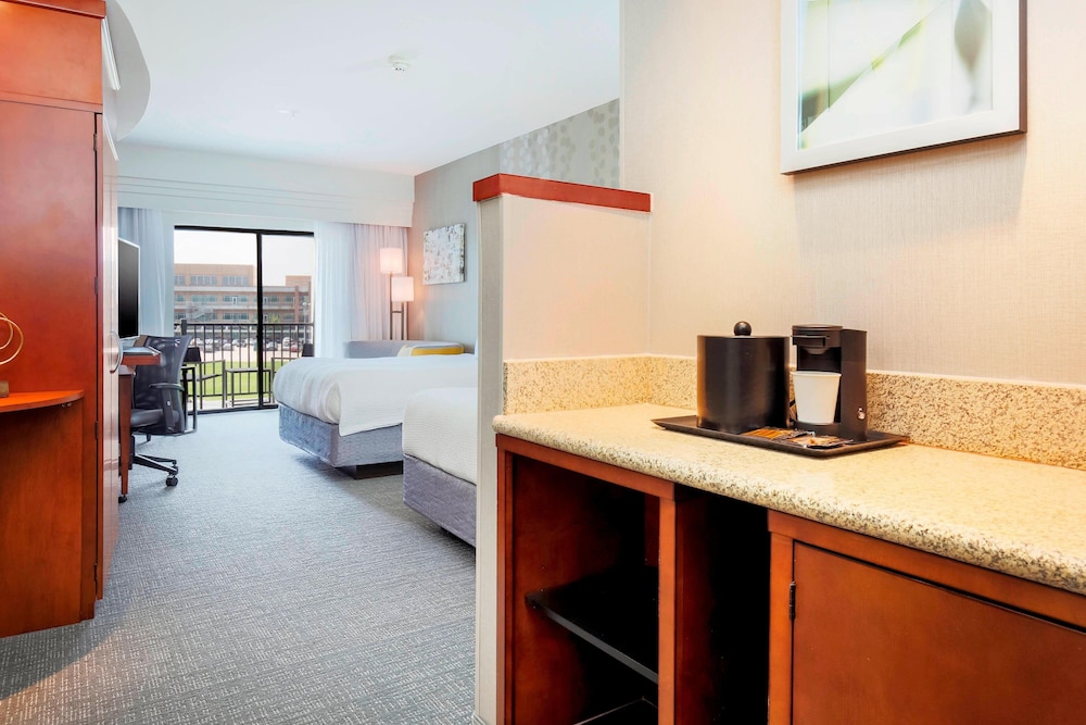 Courtyard Dallas Arlington South 36/53