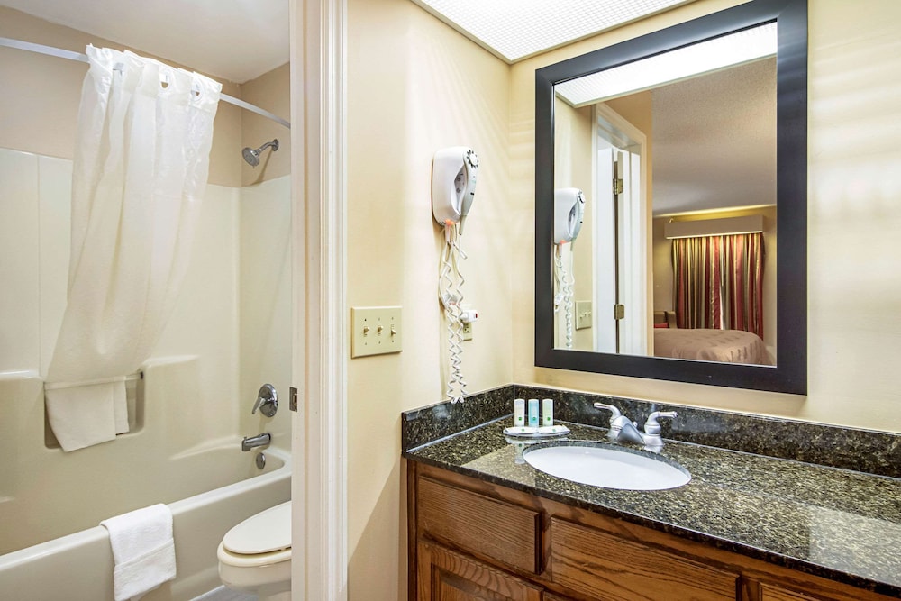 Quality Inn Thomaston 14/37