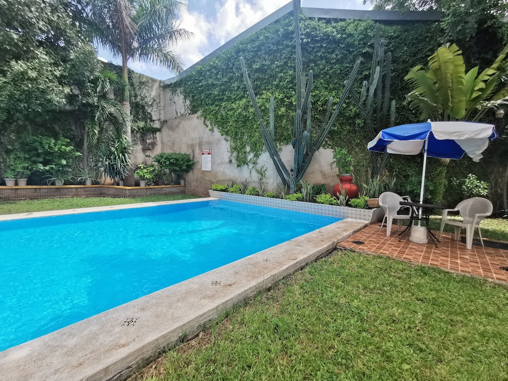 Las Dalias Inn 49/60
