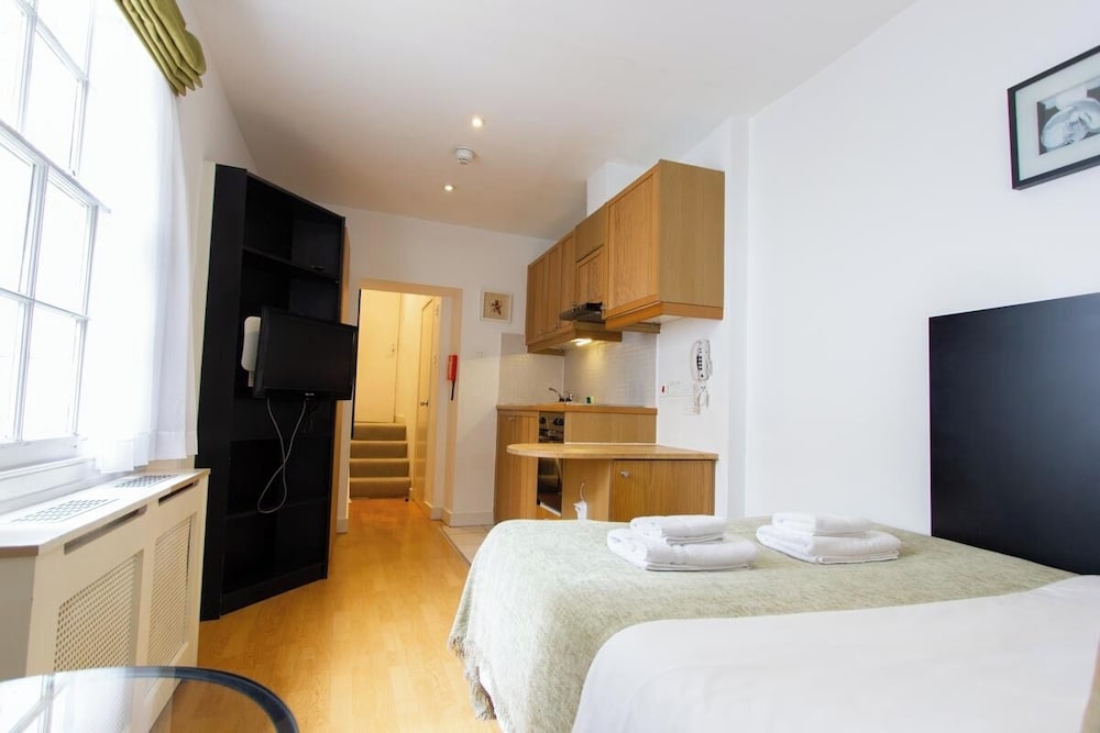 Studios 2 Let North Gower 40/75