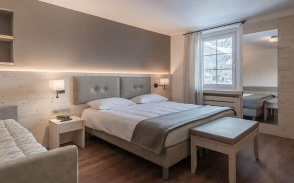 Deluxe, Double Bed