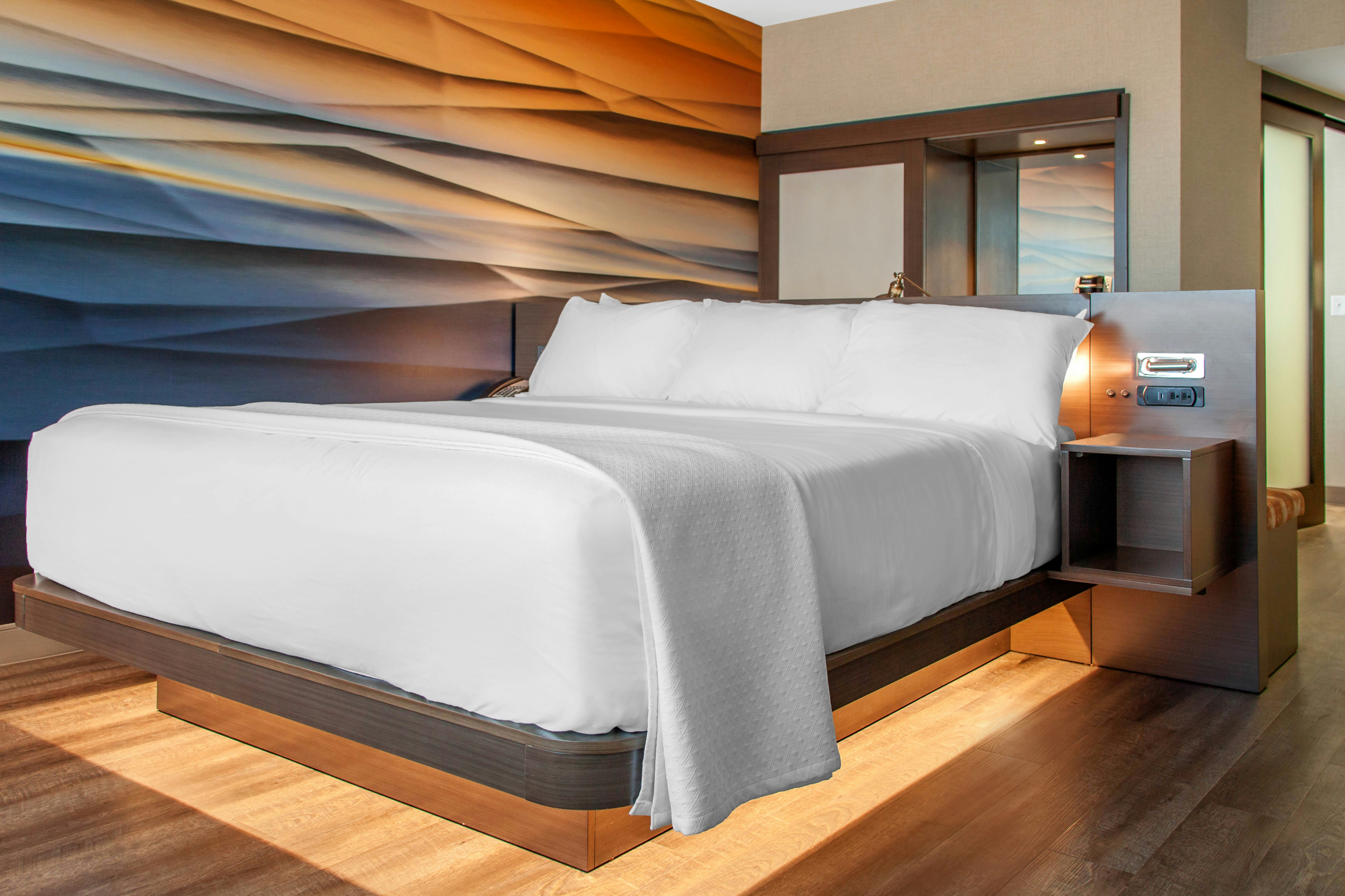 ROOM, KING BED