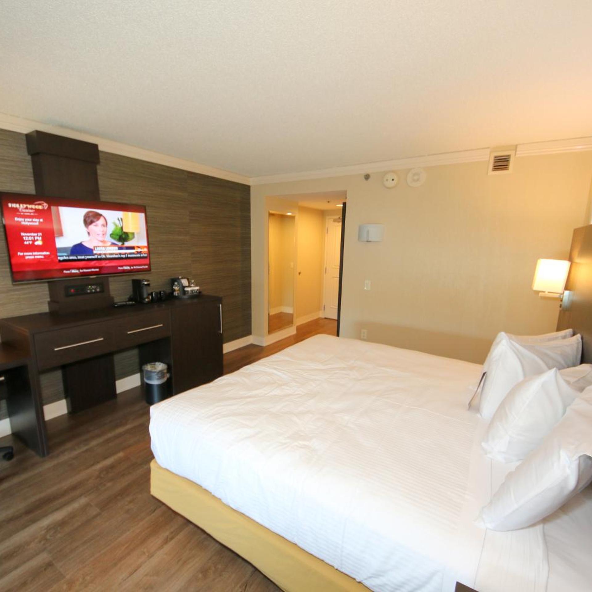 Deluxe, King Bed