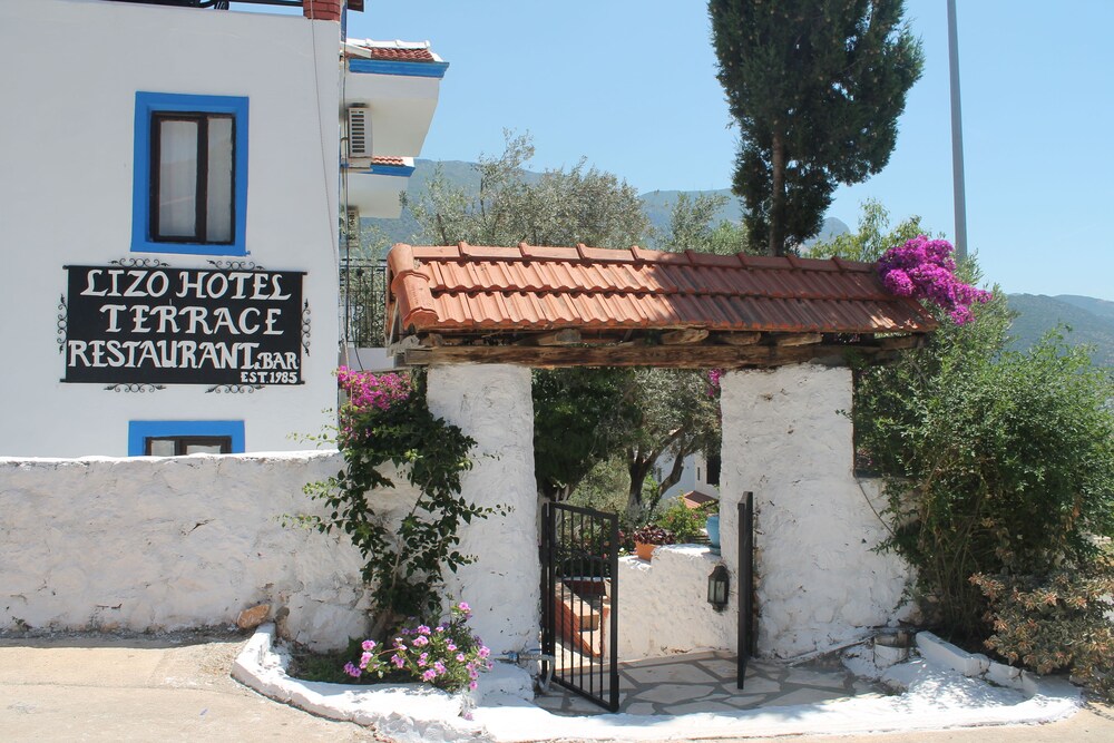 Lizo Hotel 8/38
