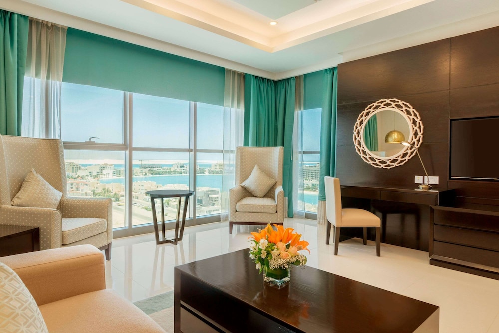 Ramada Hotel & Suites by Wyndham Amwaj Islands Manama 35/61