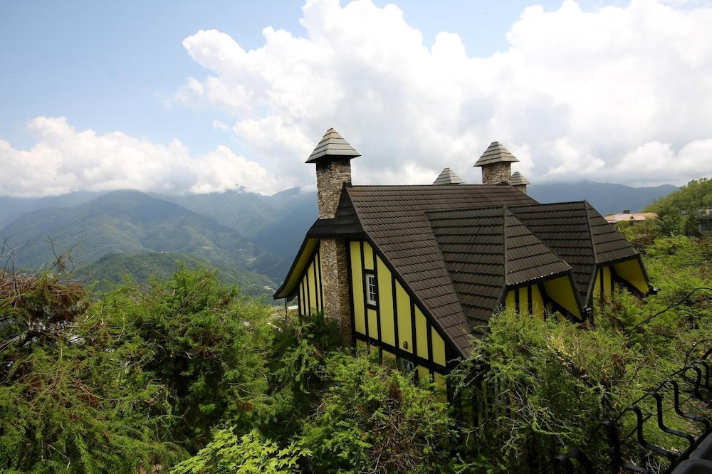 Provence Rose Lodge In Ching Jing 1/50