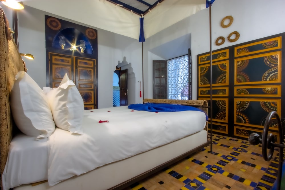 Riad Kaiss By Anika 17/70