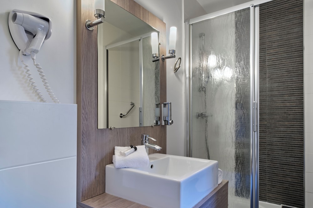 LOGIS BEAUJOIRE HOTEL 33/37