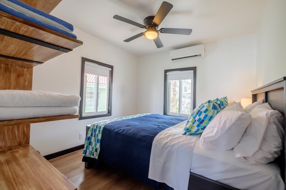 Aquavista Beachfront Suites 9/29