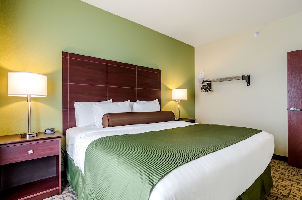 Cobblestone Inn & Suites - Harvey 24/50