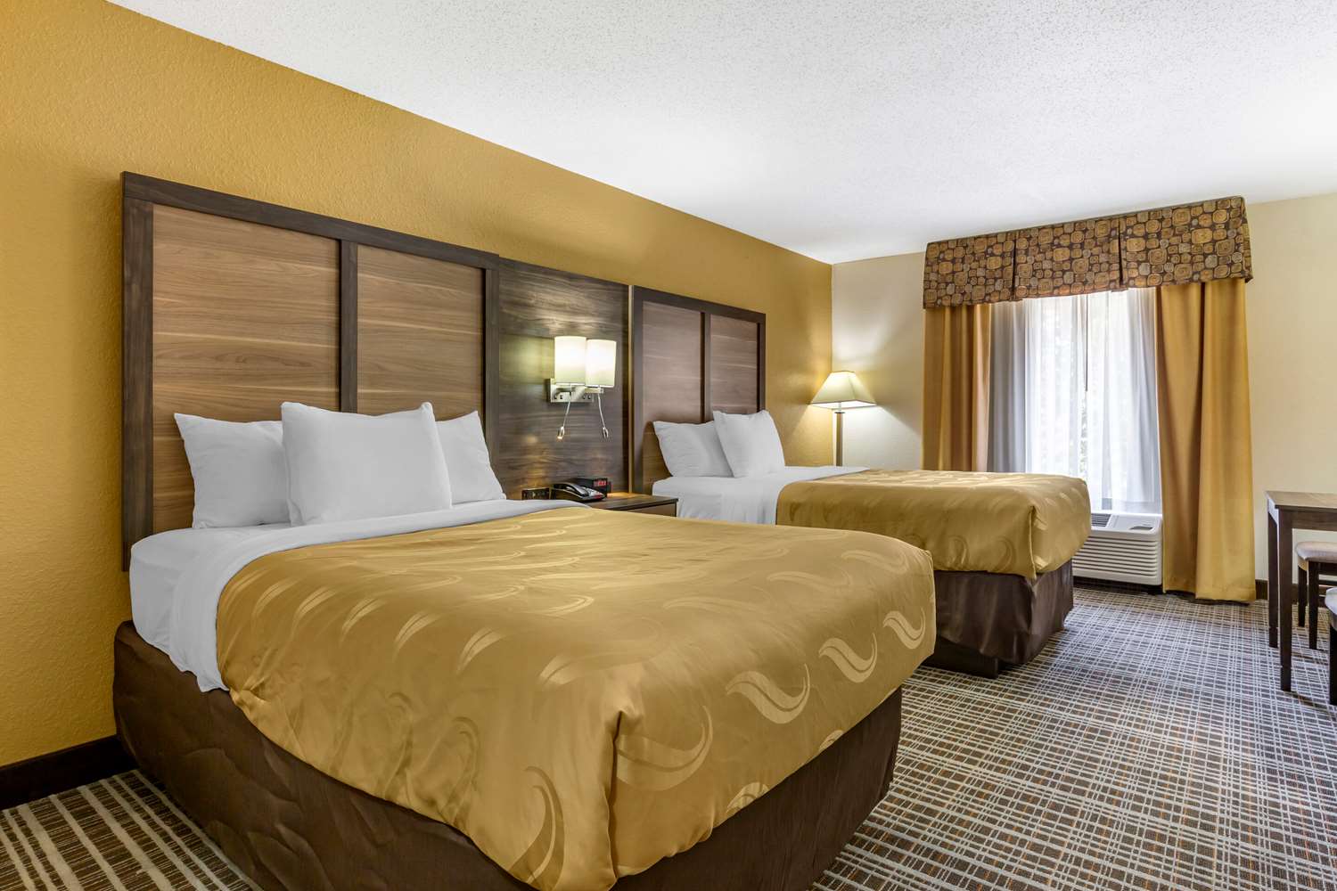 ROOM, 2 DOUBLE BEDS