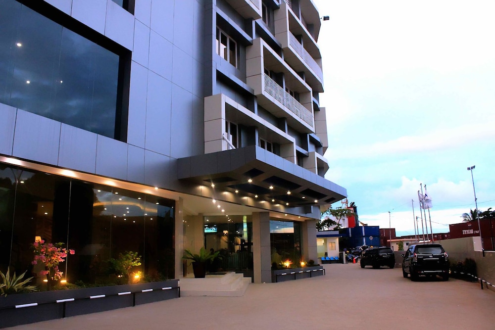 MARINA MAMBERAMO HOTEL 15/17
