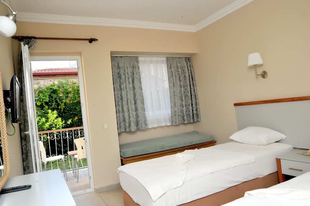 The Blue Lagoon Deluxe Hotel photo4