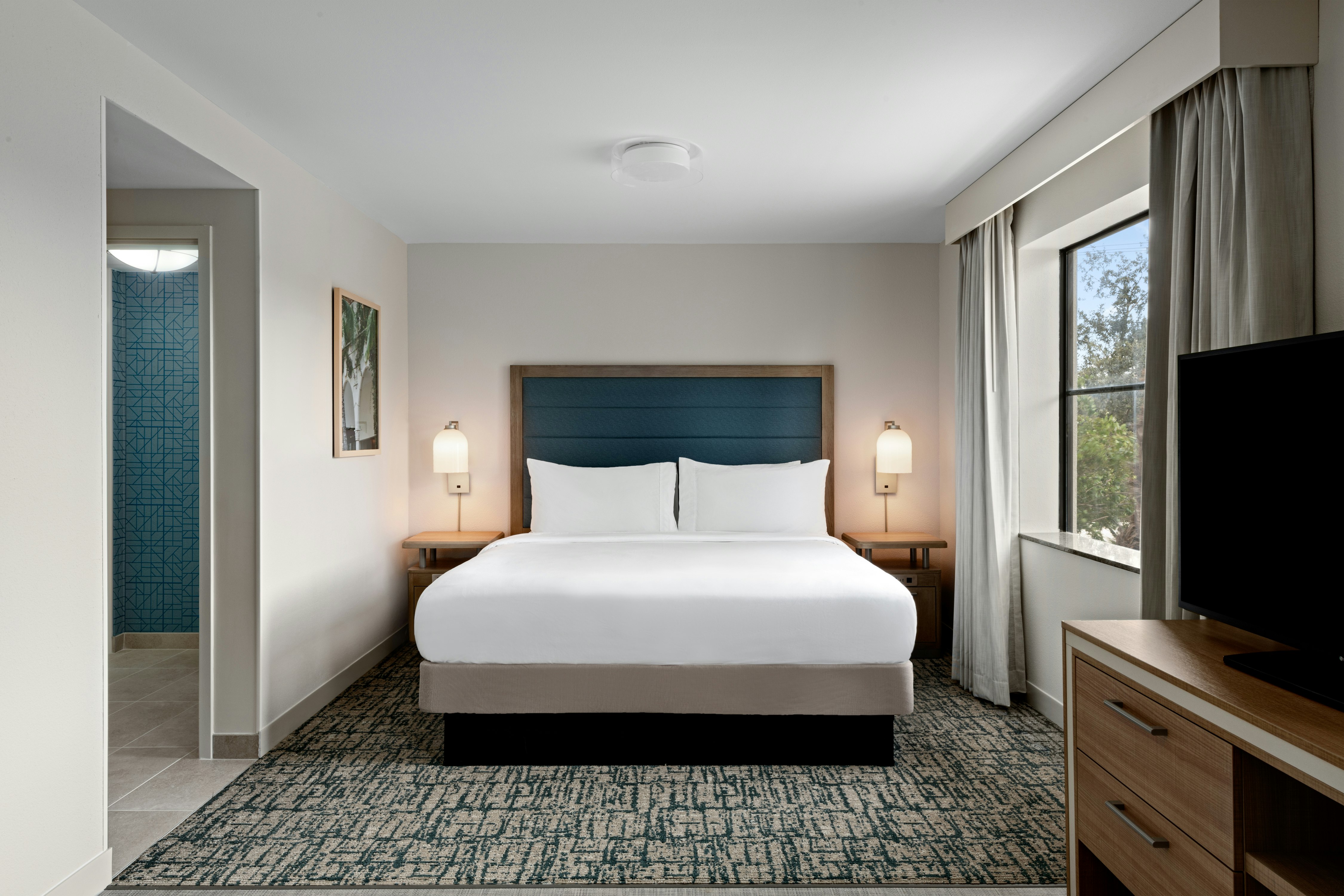 STUDIO, SUITE, KING BED