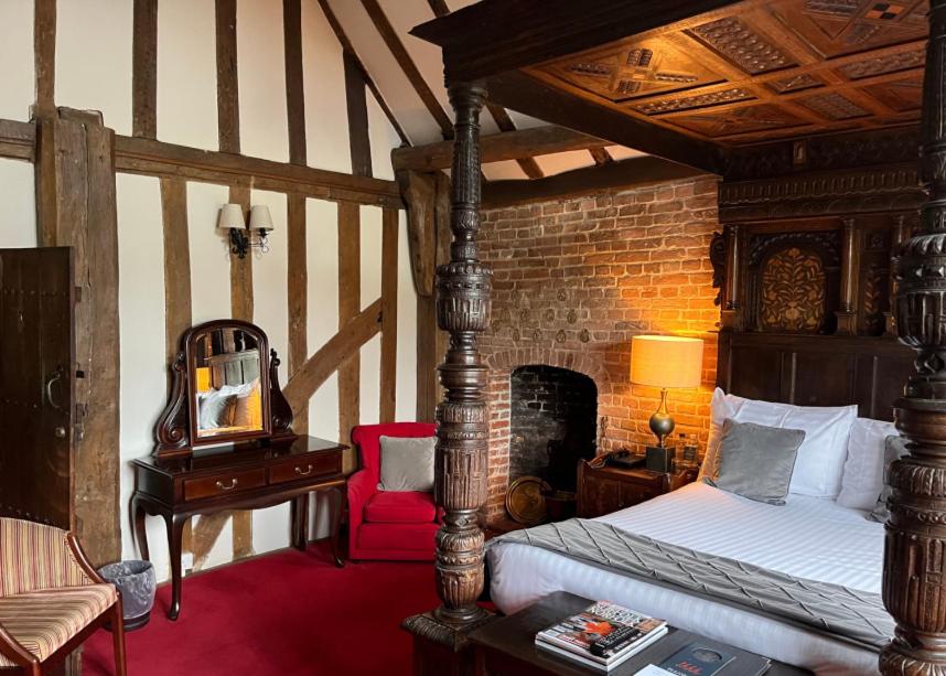 Feature, Four Poster، Seckford Hall Hotel Spa 3/6