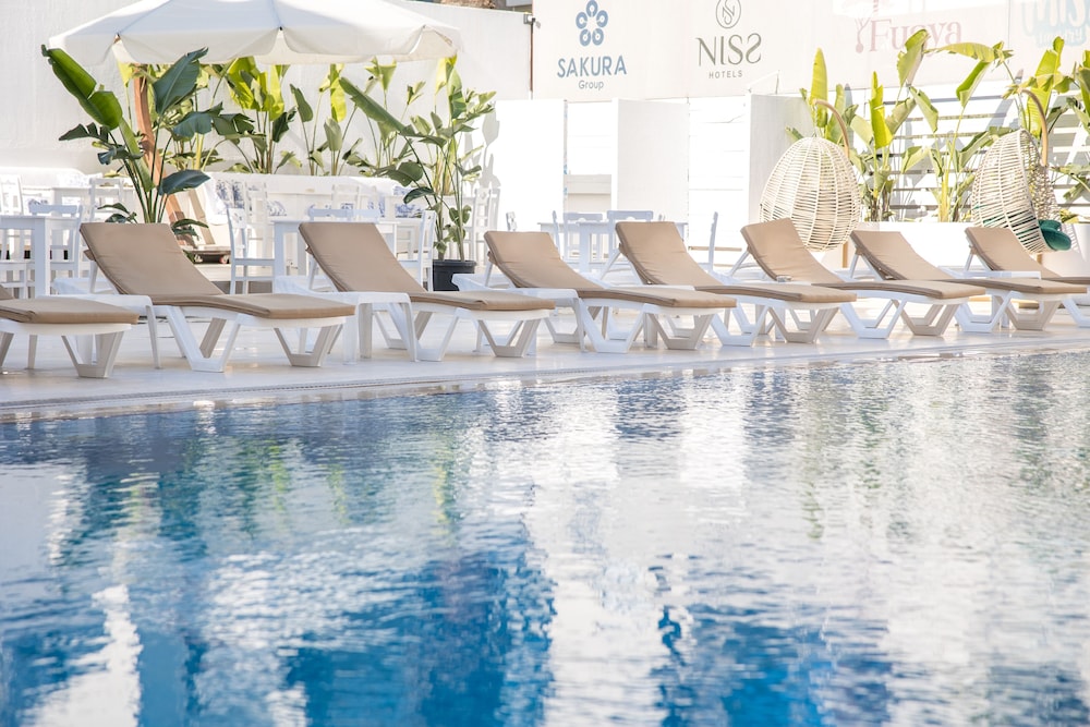 Niss Lara Hotel 64/66