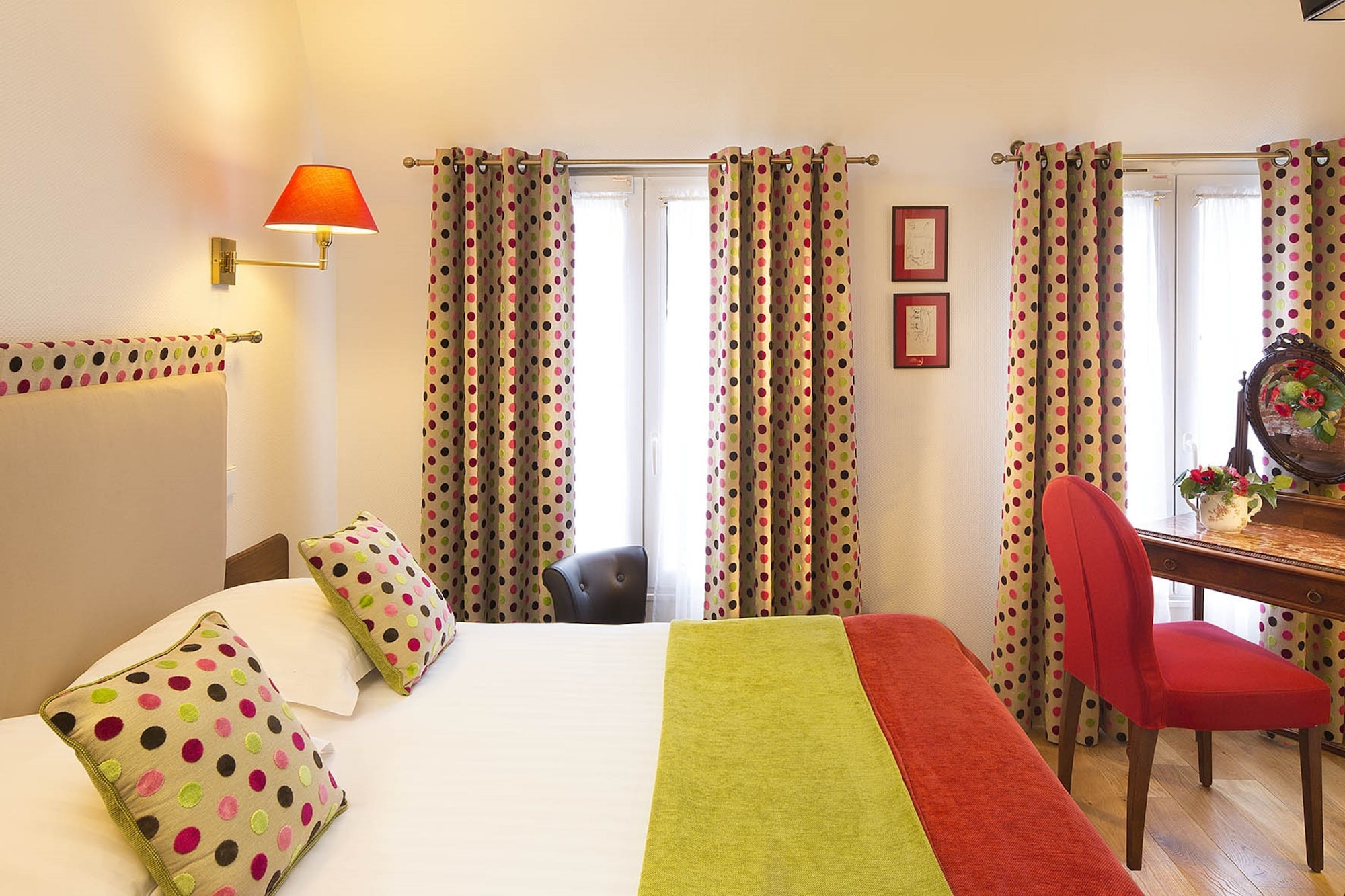 ROOM, DOUBLE BED