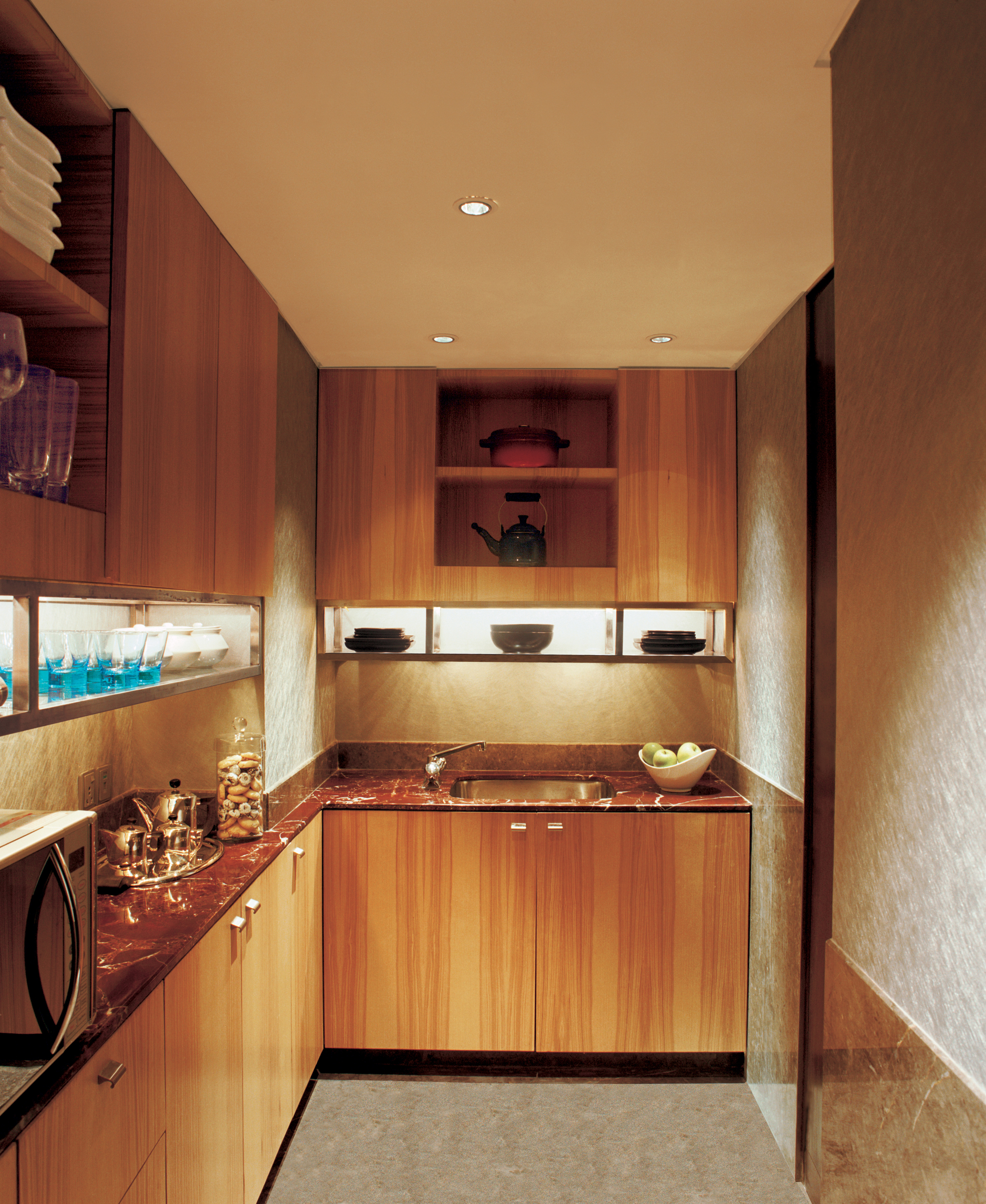 TAJ LANDS END 13/84