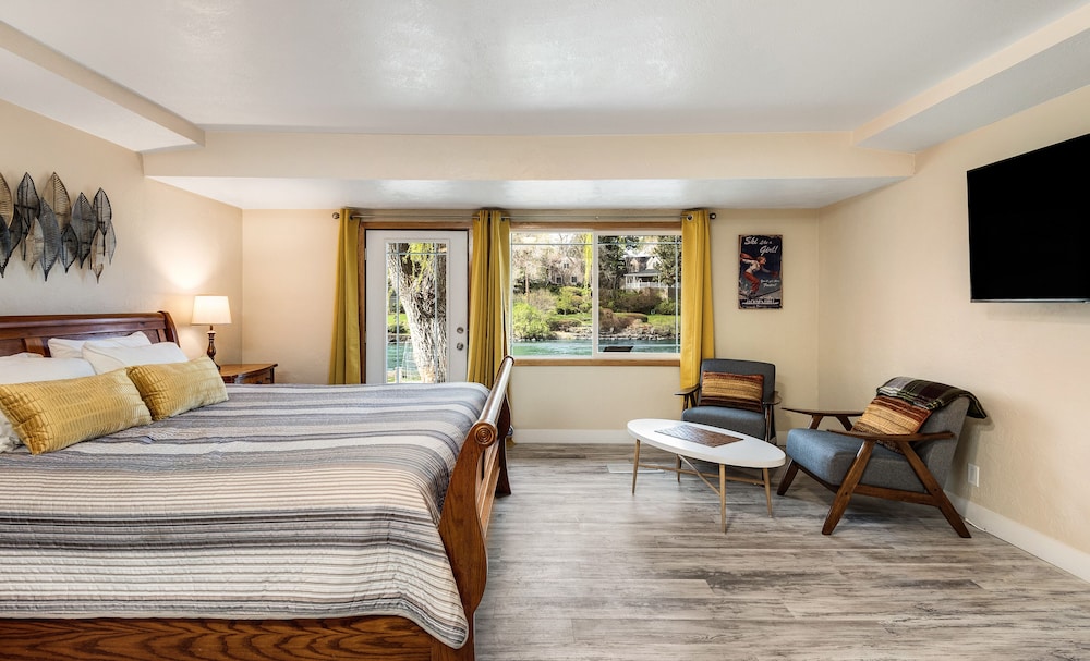 Bend Riverside Inn &amp; Suites 25/51