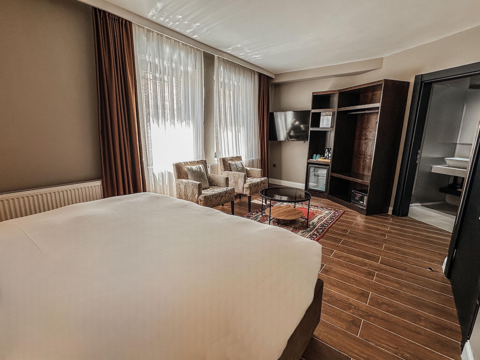 Grand, Double Bed