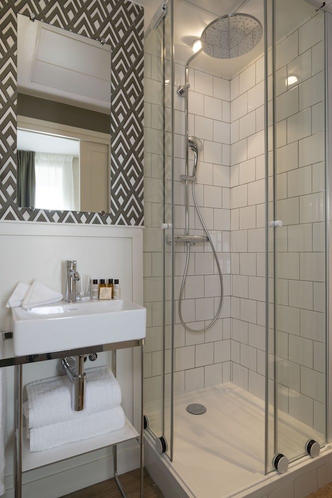 Le Petit Oberkampf Hotel and Spa 53/56