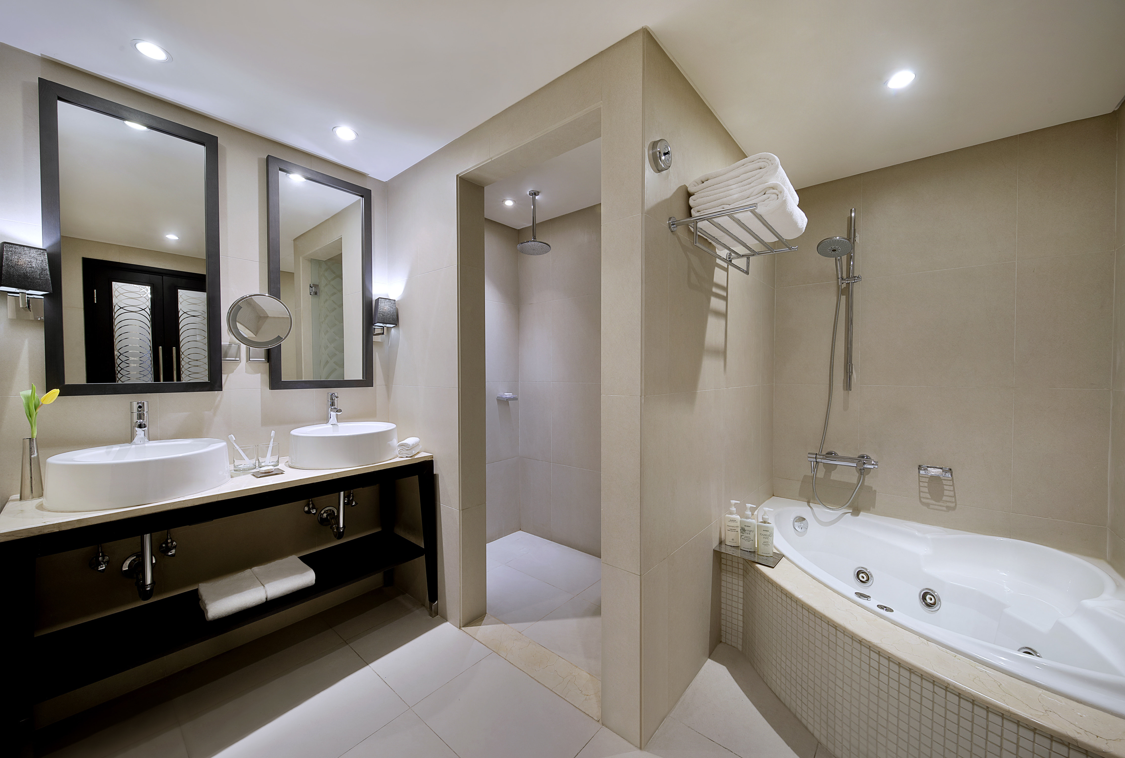 فوكو الرياض(voco Riyadh by IHG) 50/50